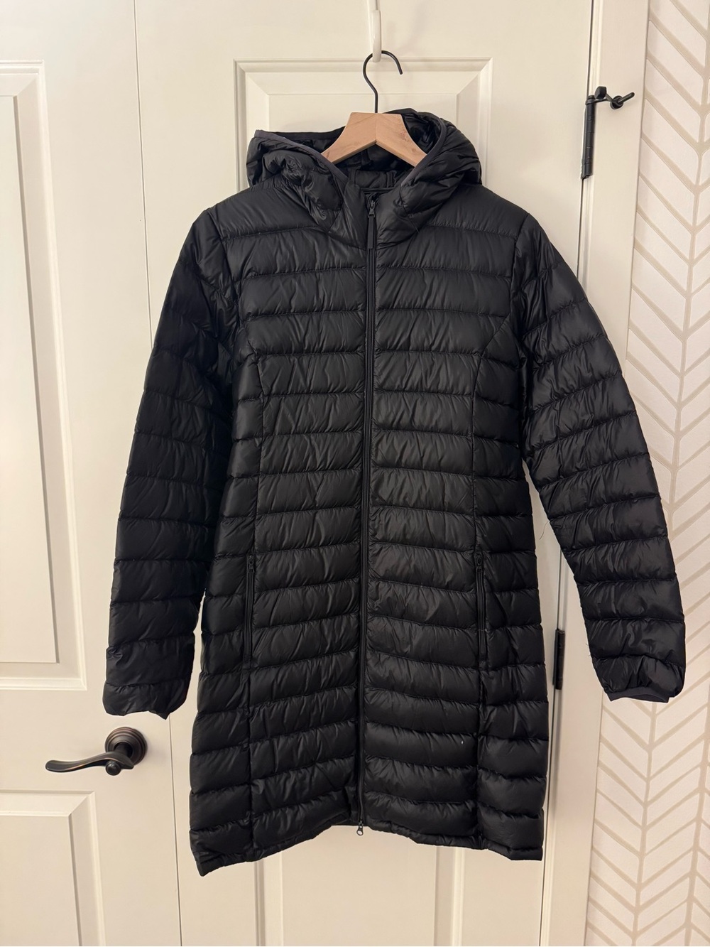 Aritzia Women's Black Long Hooded Puffer Coat - Packable